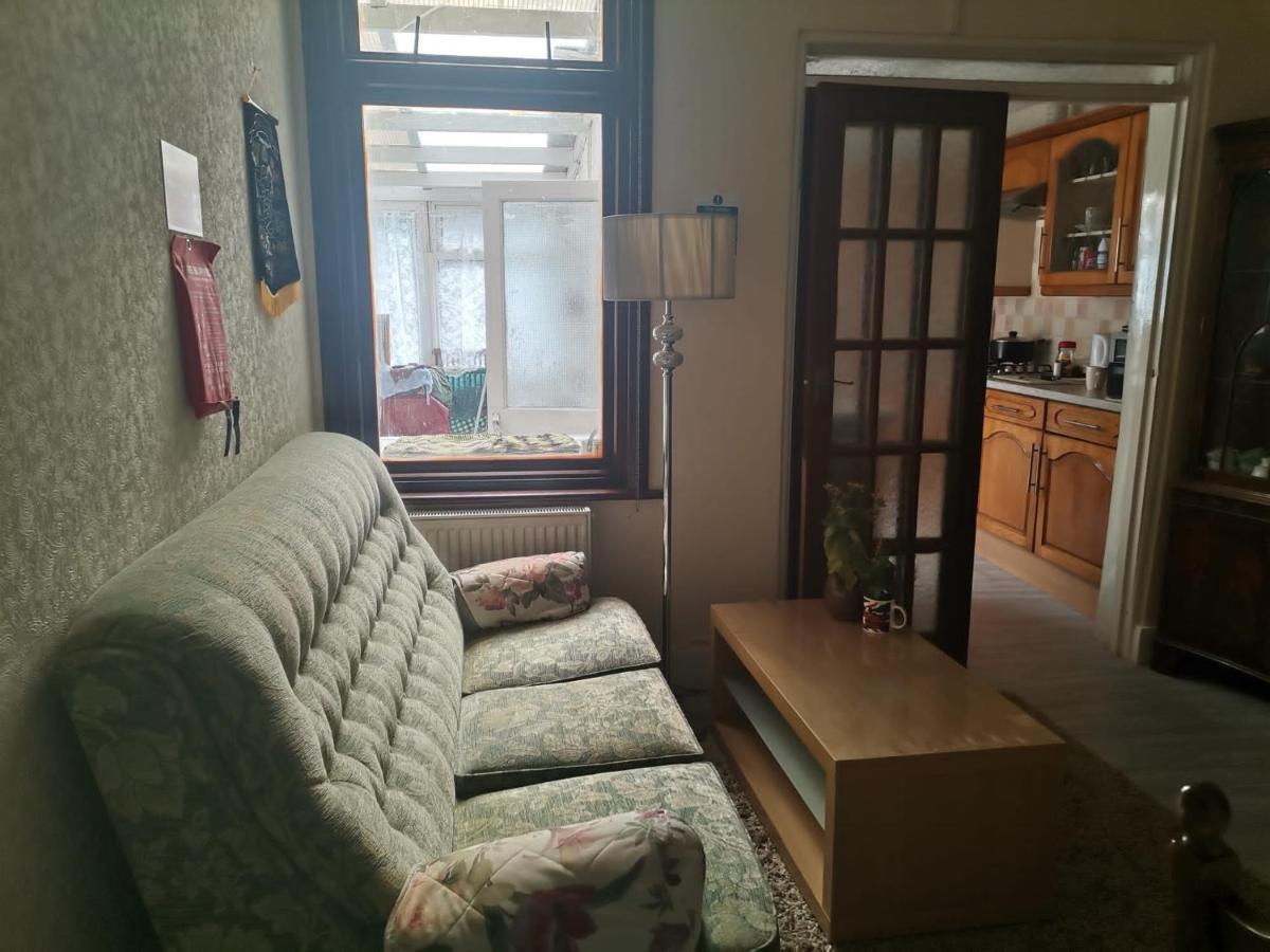 Double Room Available- London Seven Kings Seven Kings Train Station Ілфорд Екстер'єр фото
